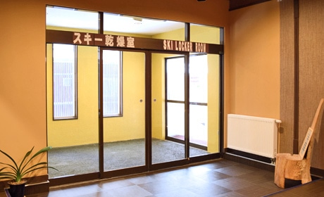 写真:スキー乾燥室入口